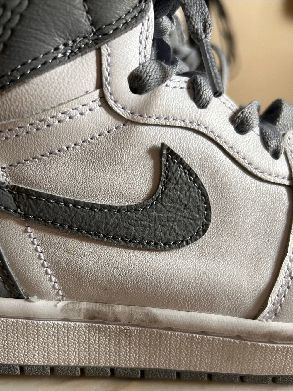 Nike Air Jordan 1 Retro High OG Size US 9 Mens Gray & White